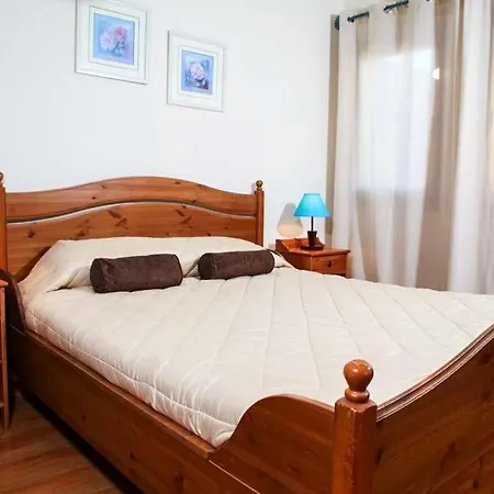 In Sleeps 6 Includes Swimming Pool Air Con And Wifi 3 4 *