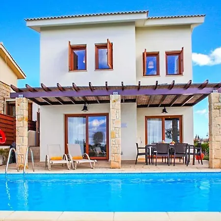 In Sleeps 6 Includes Swimming Pool Air Con And Wifi 3 4 *