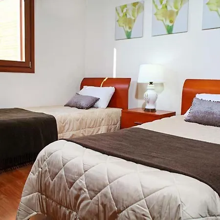 In Sleeps 6 Includes Swimming Pool Air Con And Wifi 3 4