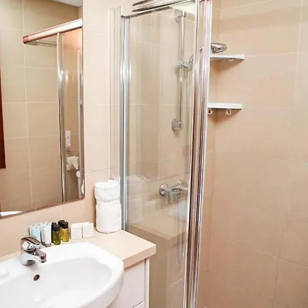 Villa In Sleeps 6 Includes Swimming Pool Air Con And Wifi 3 4