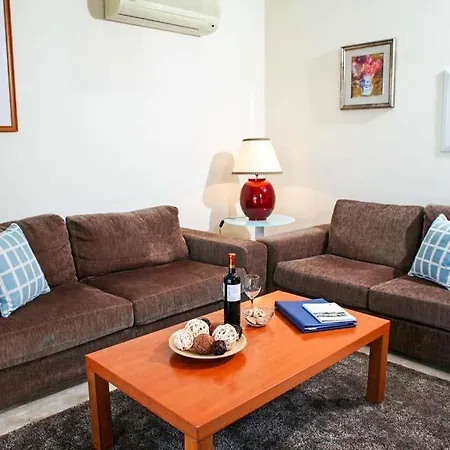 Villa In Sleeps 6 Includes Swimming Pool Air Con And Wifi 3 4